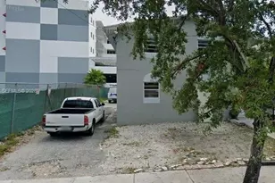633 NW 23rd Ct, Miami, FL 33125 - Photo 1