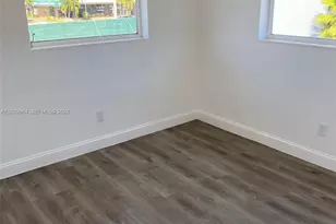 633 NW 23rd Ct, Miami, FL 33125 - Photo 12