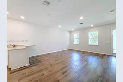 1040 Eucalyptus Dr #2, Hollywood, FL 33021 - Photo 10
