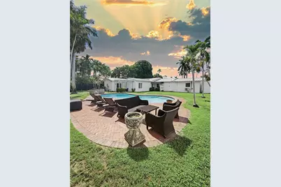 2421 NE 13th St, Fort Lauderdale, FL 33304 - Photo 4