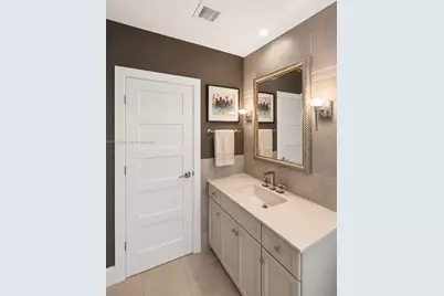2421 NE 13th St, Fort Lauderdale, FL 33304 - Photo 14