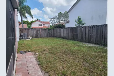 8820 SW 13th St, Pembroke Pines, FL 33025 - Photo 22