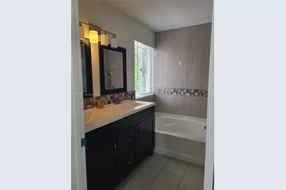 8820 SW 13th St, Pembroke Pines, FL 33025 - Photo 12