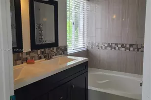 8820 SW 13th St, Pembroke Pines, FL 33025 - Photo 12