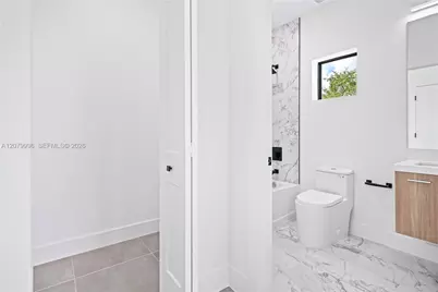 526 SW 2nd St #1, Miami, FL 33130 - Photo 20