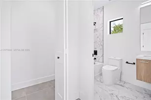 526 SW 2nd St, Miami, FL 33130 - Photo 20