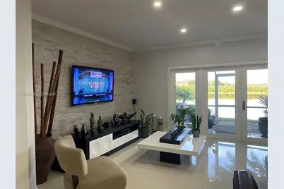307 SW 120th Ave, Pembroke Pines, FL 33025 - Photo 1