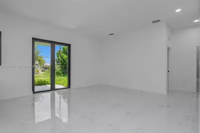 2035 NE 9th Ave, Cape Coral, FL 33909 - Photo 4
