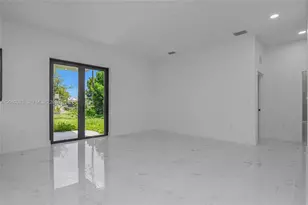 2035 NE 9th Ave, Cape Coral, FL 33909 - Photo 4