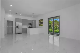 2035 NE 9th Ave, Cape Coral, FL 33909 - Photo 2