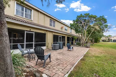 12110 SW 2nd St, Pembroke Pines, FL 33025 - Photo 20