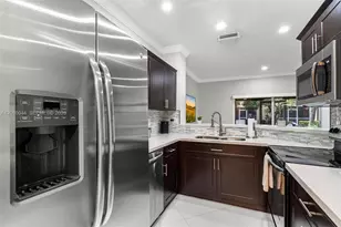 12110 SW 2nd St, Pembroke Pines, FL 33025 - Photo 8
