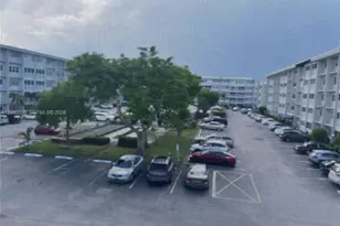 410 SE 2nd St, Hallandale Beach, FL 33009 - Photo 24