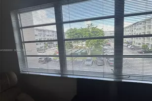 410 SE 2nd St, Hallandale Beach, FL 33009 - Photo 14