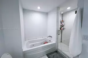 55 SE 6th St, Miami, FL 33131 - Photo 14
