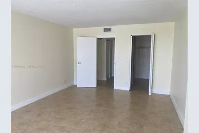 1000 Parkview Dr #427, Hallandale Beach, FL 33009 - Photo 22