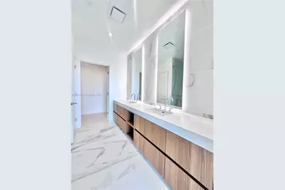 1400 Biscayne Blvd #409, Miami, FL 33132 - Photo 8