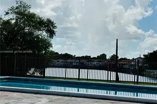 6565 W 26th Dr, Hialeah, FL 33016 - Photo 14