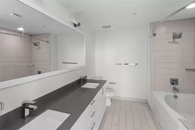999 SW 1st Ave #3202, Miami, FL 33130 - Photo 4