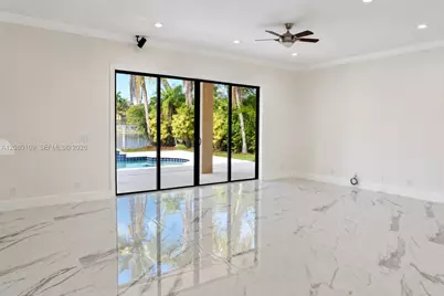 1672 Victoria Pointe Cir, Weston, FL 33327 - Photo 10