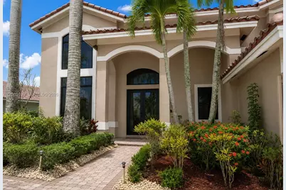 1672 Victoria Pointe Cir, Weston, FL 33327 - Photo 4