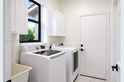 1672 Victoria Pointe Cir, Weston, FL 33327 - Photo 18