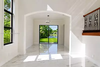 1672 Victoria Pointe Cir, Weston, FL 33327 - Photo 8