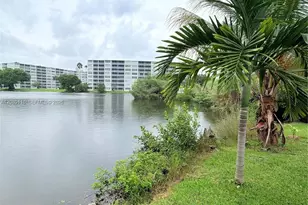 1667 NE Miami Gardens Dr, Miami, FL 33179 - Photo 4