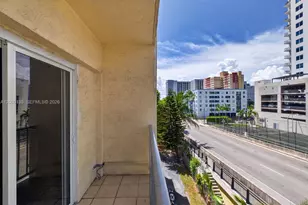 453 SW 2nd St, Miami, FL 33130 - Photo 16