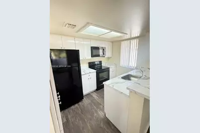 8331 Coral Lake Dr #8331, Coral Springs, FL 33065 - Photo 2