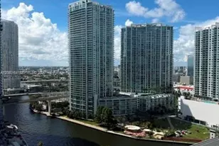 68 SE 6th St, Miami, FL 33131 - Photo 2