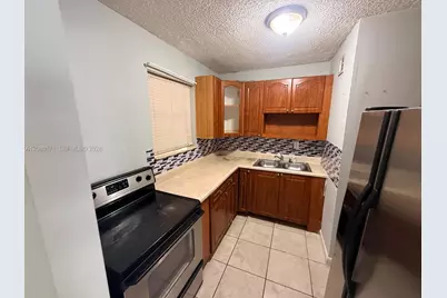 525 W 69th St #106, Hialeah, FL 33014 - Photo 4