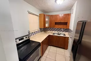 525 W 69th St, Hialeah, FL 33014 - Photo 4