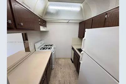 1300 W 53rd St #32, Hialeah, FL 33012 - Photo 2