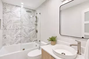 7020 Crown Gate Dr, Miami Lakes, FL 33014 - Photo 8