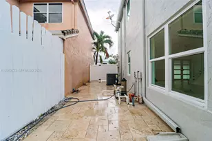 10262 SW 9th Ln, Pembroke Pines, FL 33025 - Photo 18
