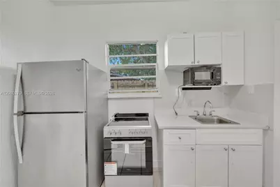 536 NW 25th Ave #C, Miami, FL 33125 - Photo 6