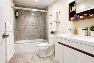 301 NE 14th Ave, Hallandale Beach, FL 33009 - Photo 16