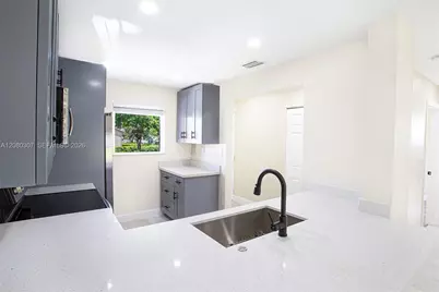 9431 Boca Cove Cir #1009, Boca Raton, FL 33428 - Photo 6