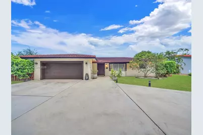 10305 NW 42nd Dr, Coral Springs, FL 33065 - Photo 2