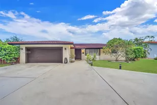 10305 NW 42nd Dr, Coral Springs, FL 33065 - Photo 2