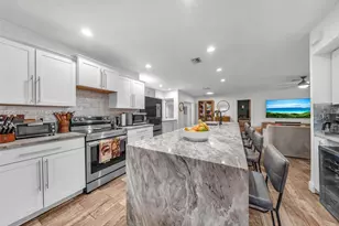 10305 NW 42nd Dr, Coral Springs, FL 33065 - Photo 18