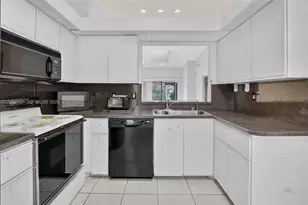 6063 Kings Gate Cir, Delray Beach, FL 33484 - Photo 8