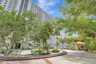 210 174th St, Sunny Isles Beach, FL 33160 - Photo 2