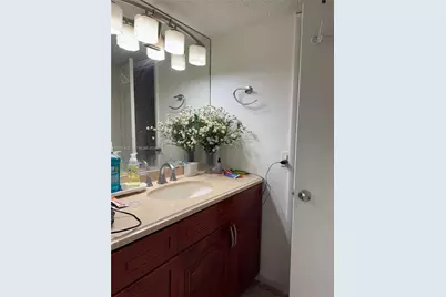 5050 NW 7th St #604, Miami, FL 33126 - Photo 32