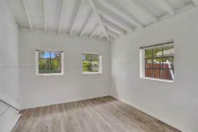 2125 Alamanda Dr, North Miami, FL 33181 - Photo 34