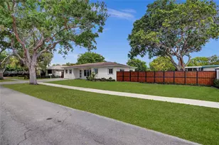 2125 Alamanda Dr, North Miami, FL 33181 - Photo 6
