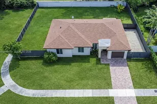 17801 SW 108th Ct, Miami, FL 33157 - Photo 2