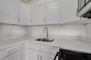 1843 Lauderdale Manor Dr, Fort Lauderdale, FL 33311 - Photo 16