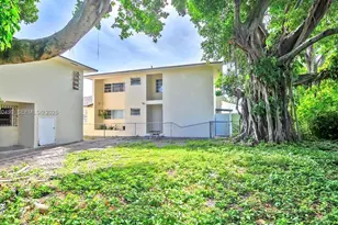 11330 Peachtree Dr, Miami, FL 33161 - Photo 14